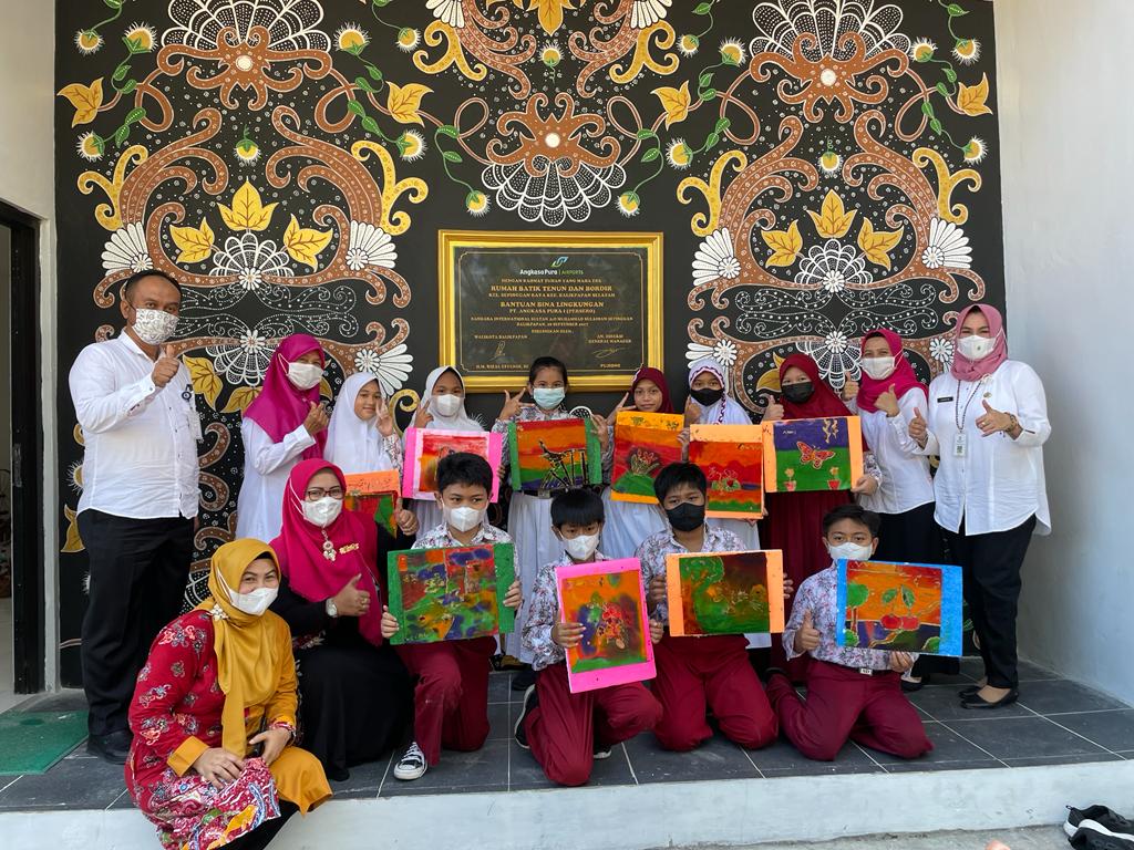 Kegiatan Pelatihan Mencanting oleh Siswa/i SD Negeri 001 Balikpapan Kota di Gedung Batik Tenun dan Bordir