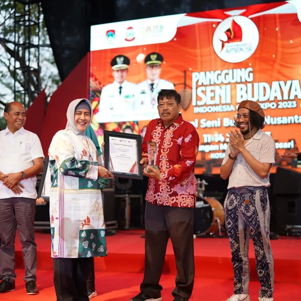 Juara Stand Terbaik dan Juara II Penampilan Seni Budaya pada Rakernas Apeksi XVI Tahun 2023 di Makassar 