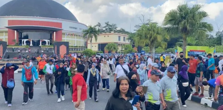 Jalan Sehat Warnai Bazar UMKM dalam Peringatan Hari Koperasi